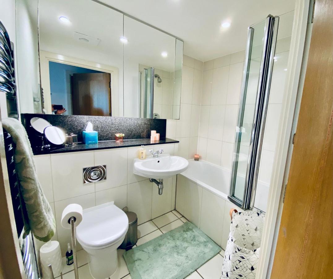 Alloggio in famiglia Cosy Private With Private Bathroom In A River View Flat *