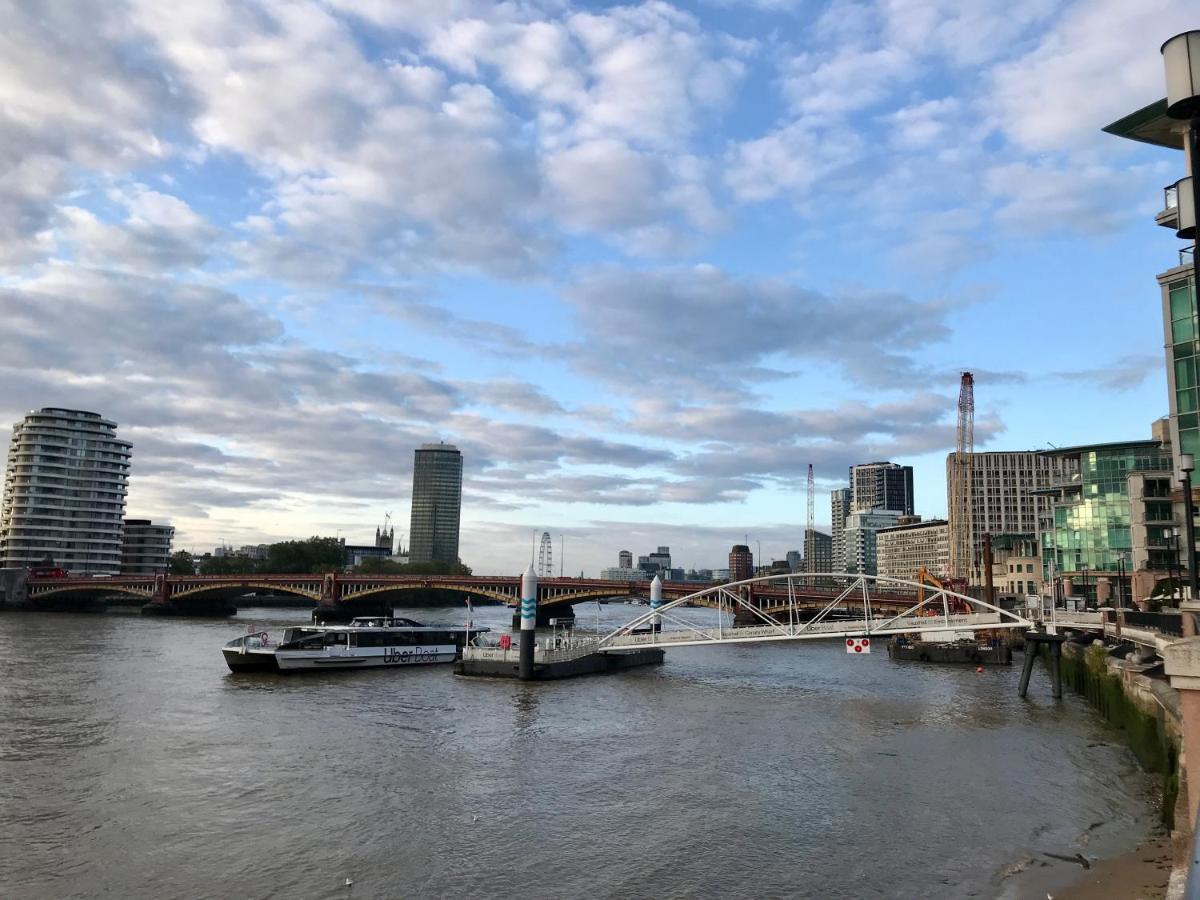 Cosy Private With Private Bathroom In A River View Flat Londra